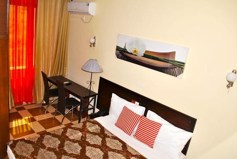 Hotel Yaahot Yaoundé Zewnętrze zdjęcie