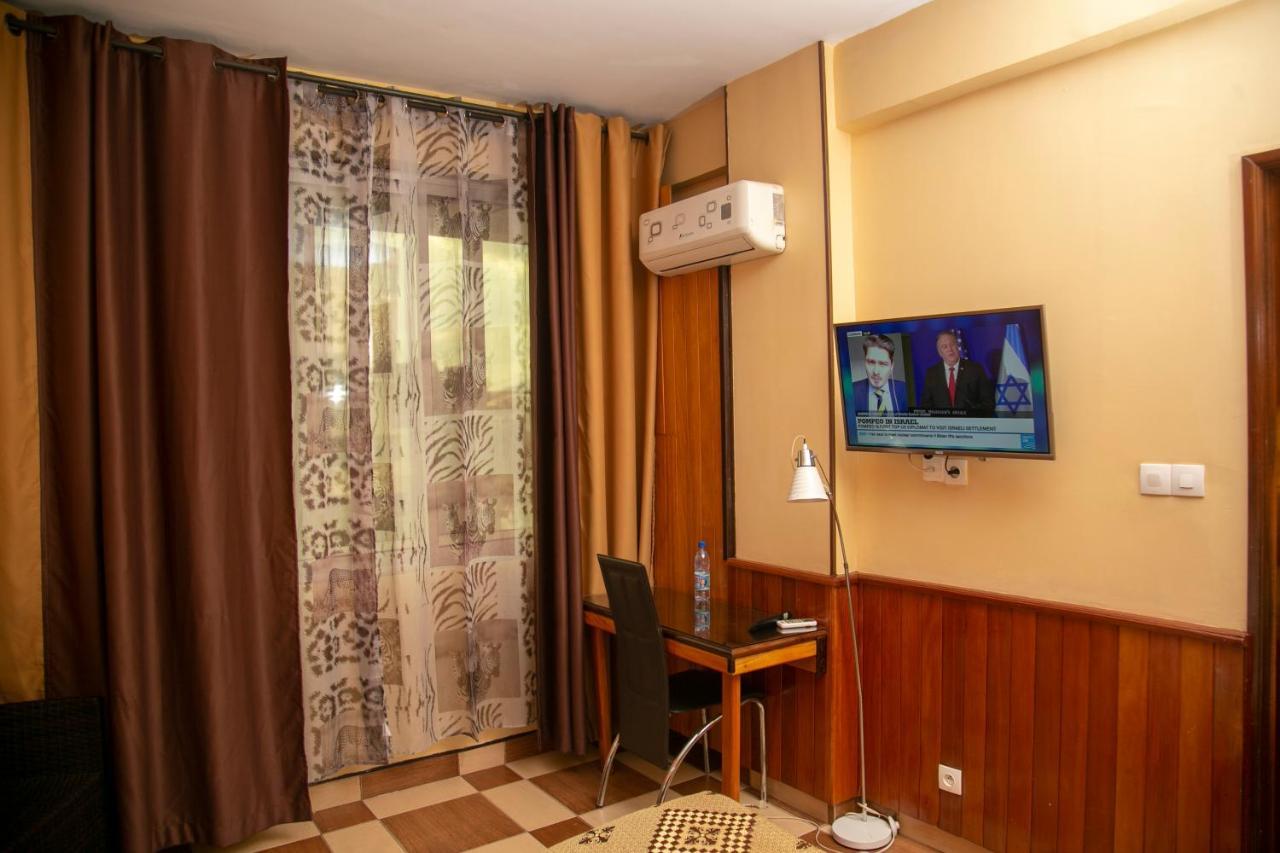 Hotel Yaahot Yaoundé Zewnętrze zdjęcie