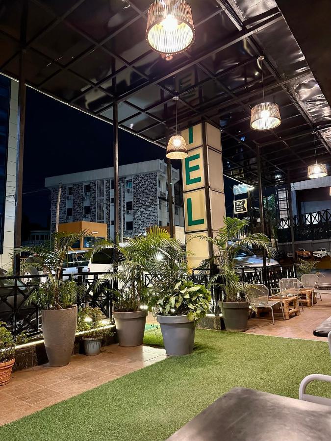 Hotel Yaahot Yaoundé Zewnętrze zdjęcie