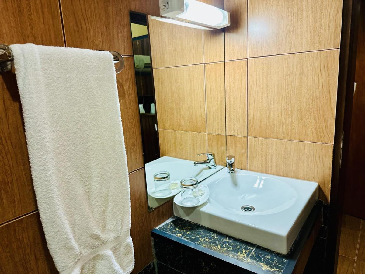 Hotel Yaahot Yaoundé Zewnętrze zdjęcie