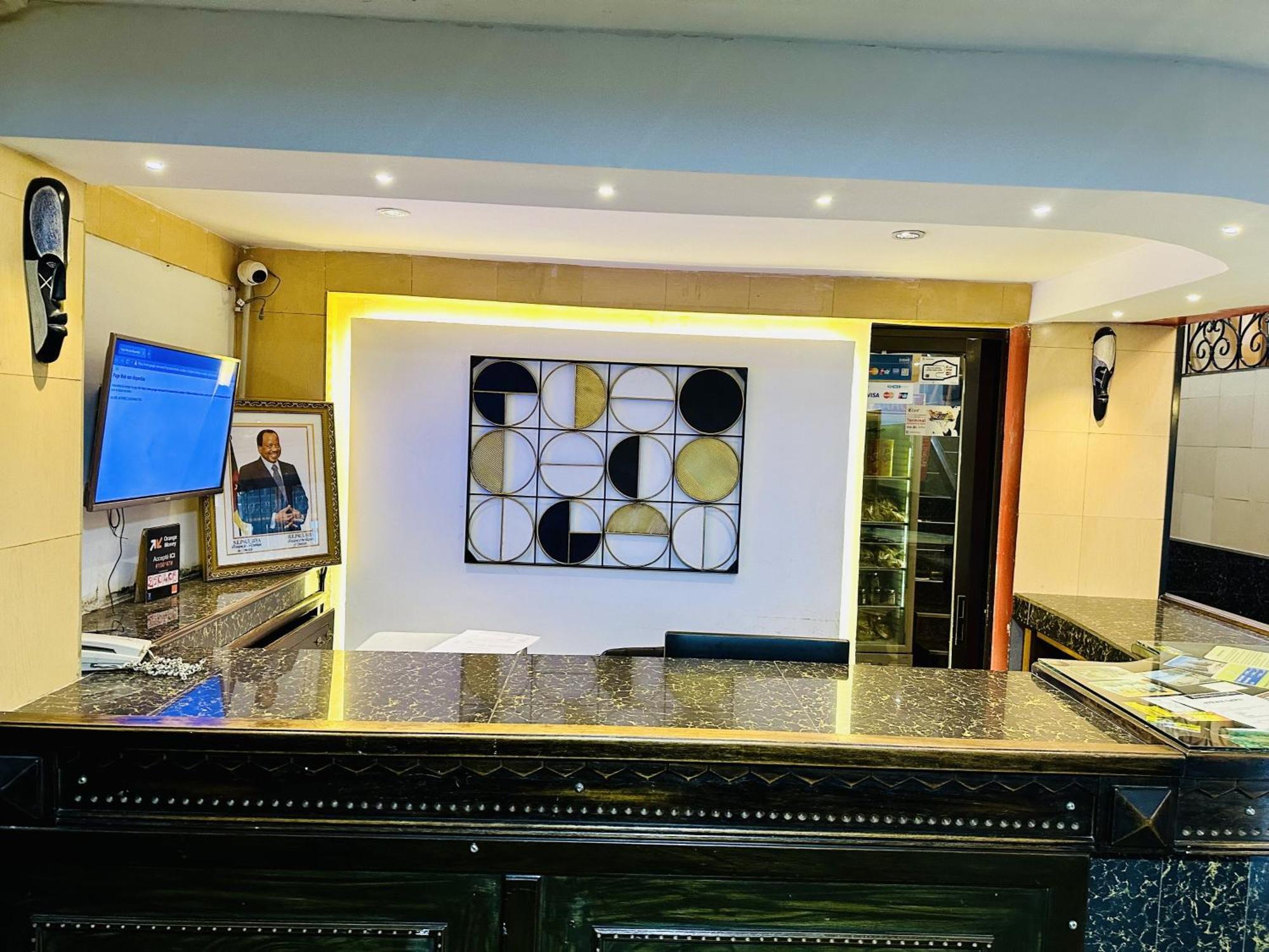 Hotel Yaahot Yaoundé Zewnętrze zdjęcie