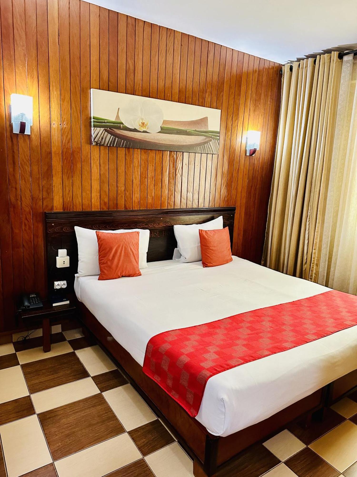 Hotel Yaahot Yaoundé Zewnętrze zdjęcie