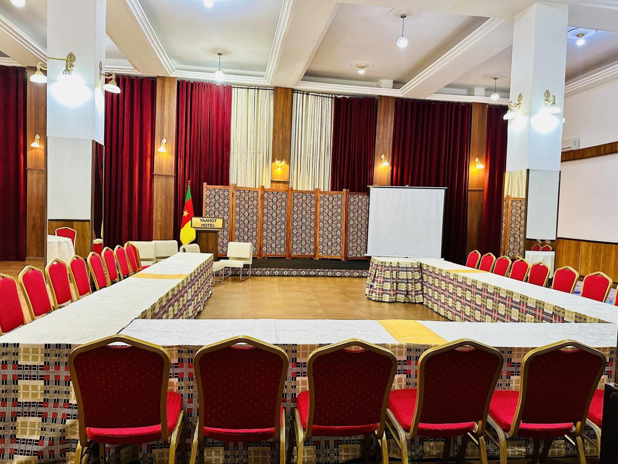 Hotel Yaahot Yaoundé Zewnętrze zdjęcie
