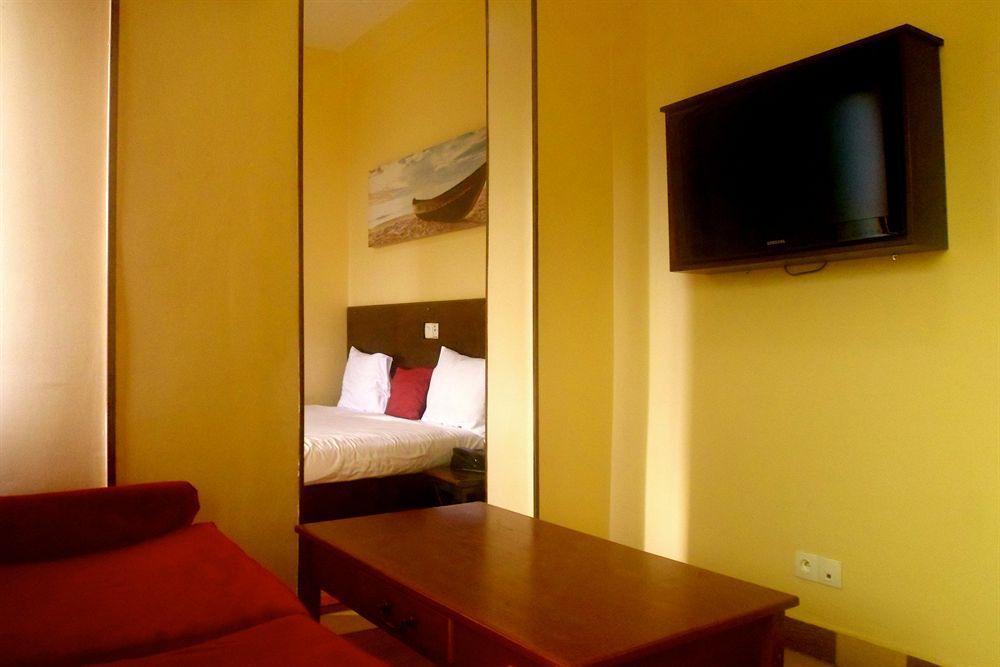 Hotel Yaahot Yaoundé Zewnętrze zdjęcie
