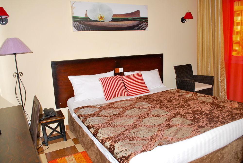 Hotel Yaahot Yaoundé Zewnętrze zdjęcie