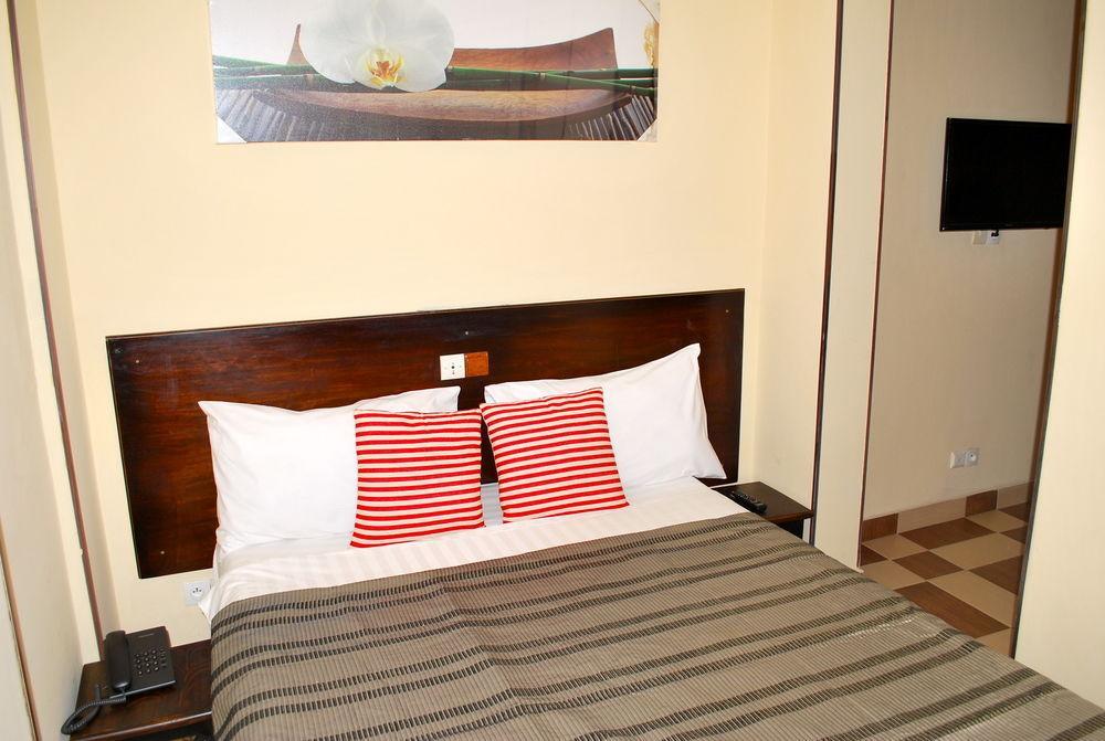 Hotel Yaahot Yaoundé Zewnętrze zdjęcie