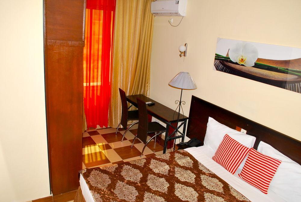 Hotel Yaahot Yaoundé Zewnętrze zdjęcie