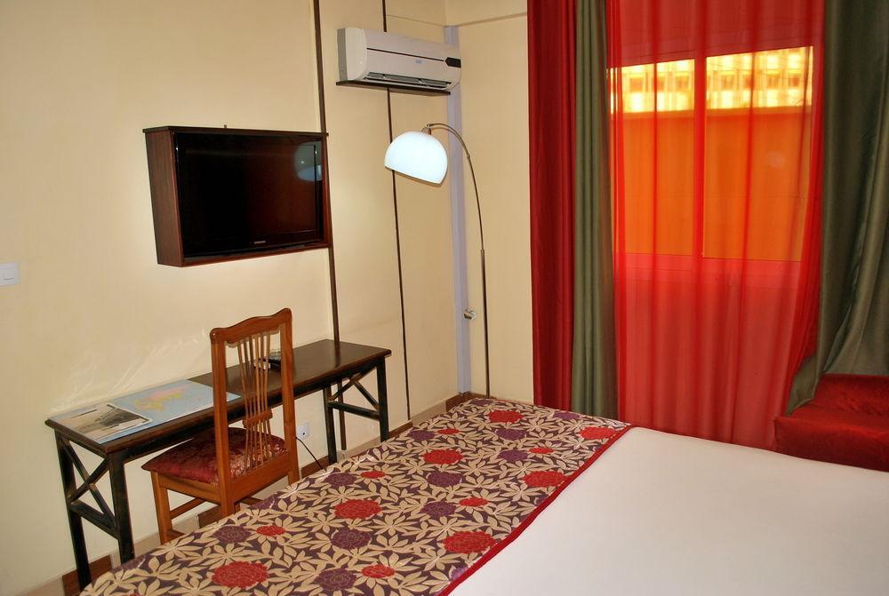 Hotel Yaahot Yaoundé Zewnętrze zdjęcie