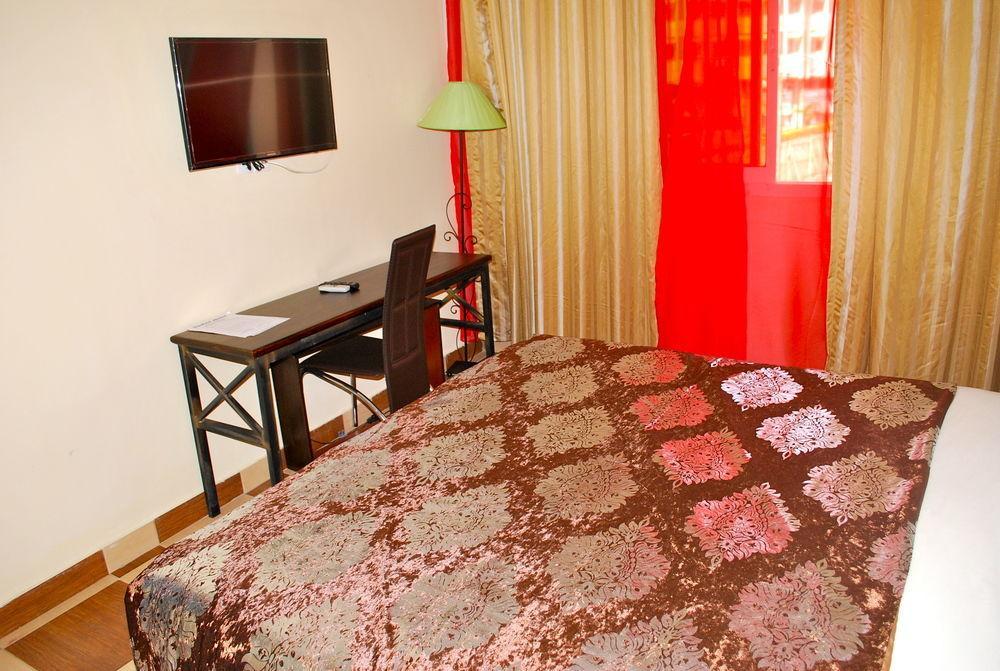 Hotel Yaahot Yaoundé Zewnętrze zdjęcie