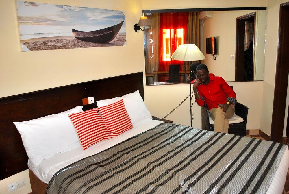 Hotel Yaahot Yaoundé Zewnętrze zdjęcie