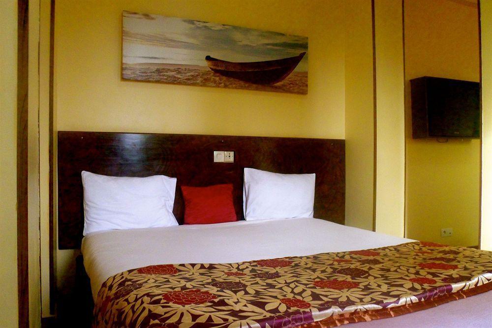 Hotel Yaahot Yaoundé Zewnętrze zdjęcie