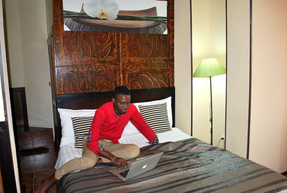 Hotel Yaahot Yaoundé Zewnętrze zdjęcie