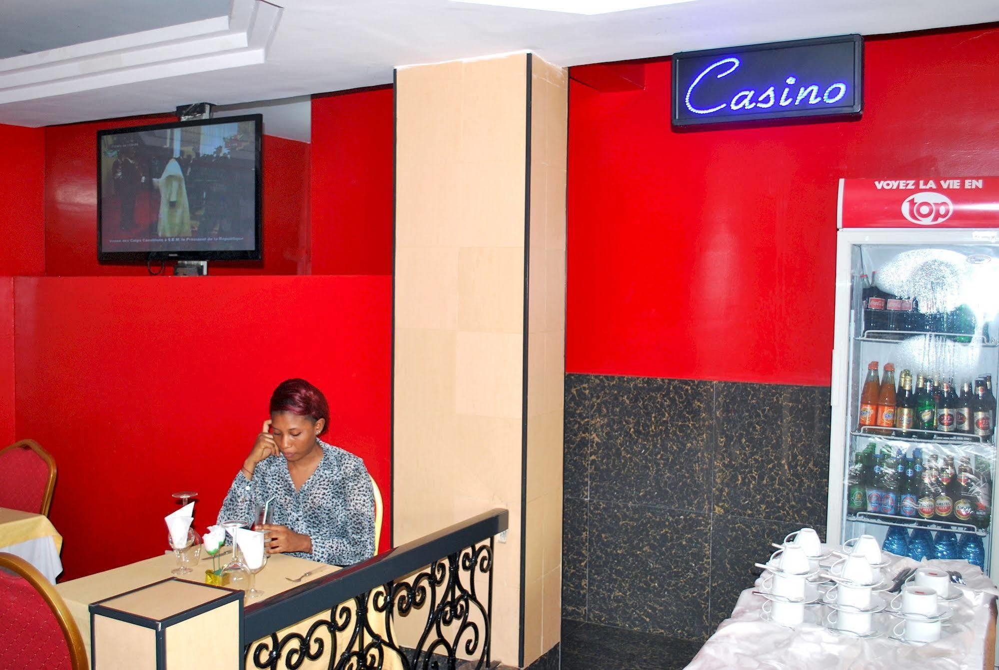Hotel Yaahot Yaoundé Zewnętrze zdjęcie
