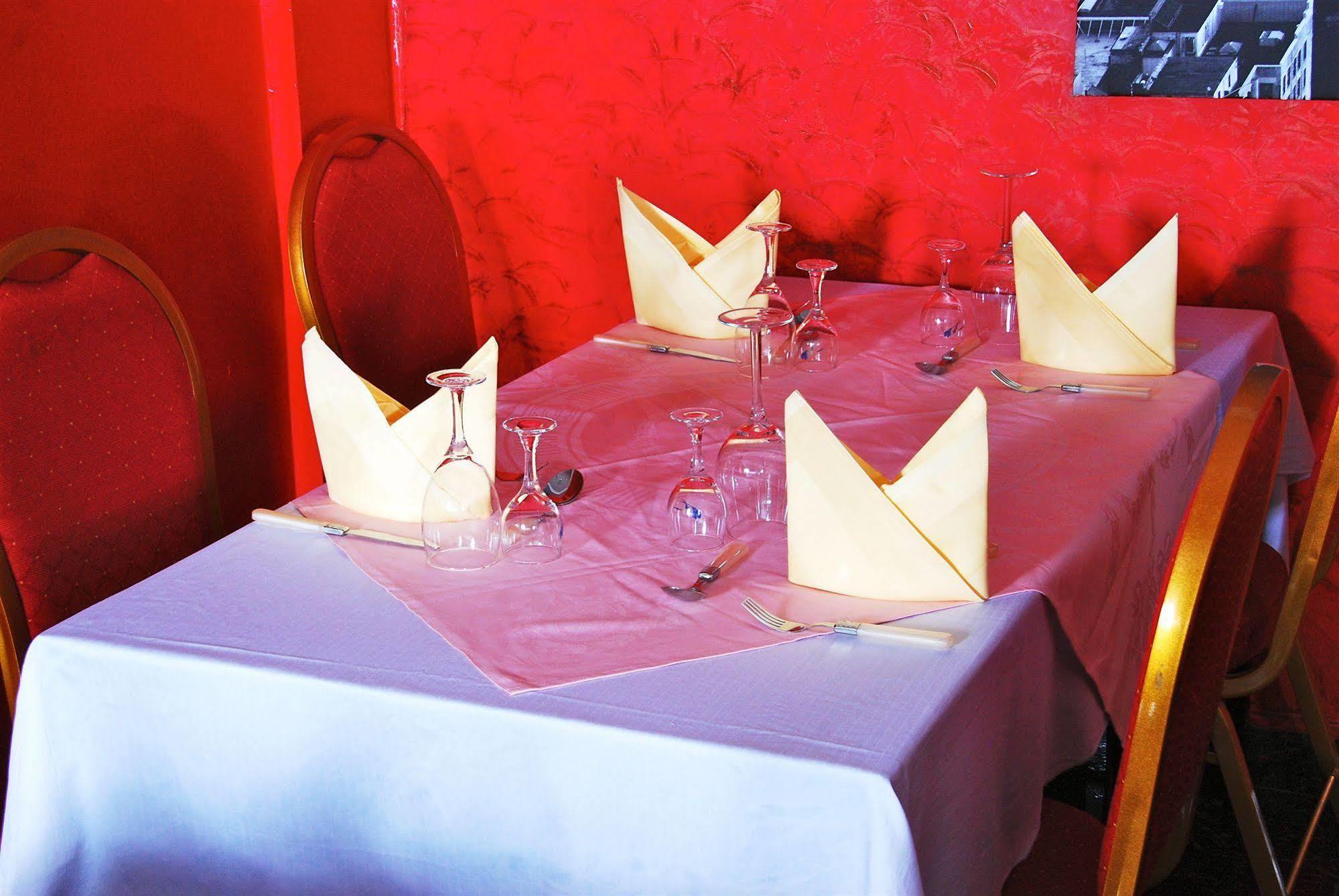 Hotel Yaahot Yaoundé Zewnętrze zdjęcie
