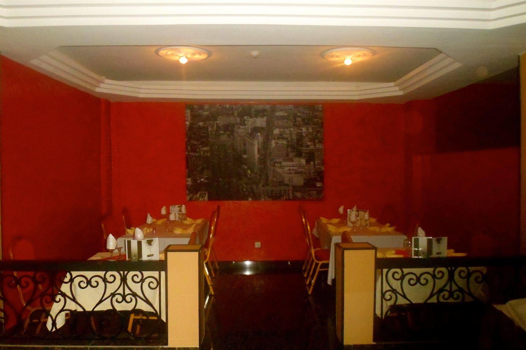 Hotel Yaahot Yaoundé Zewnętrze zdjęcie