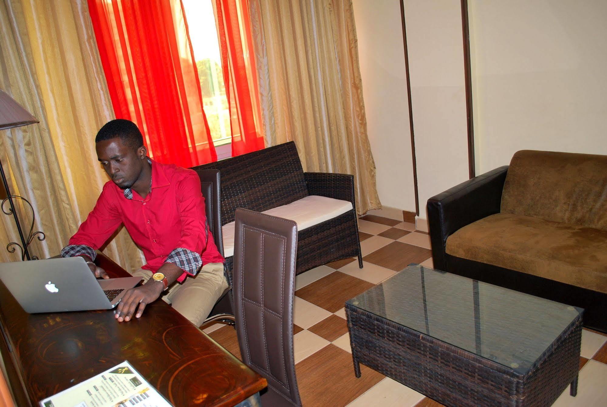 Hotel Yaahot Yaoundé Zewnętrze zdjęcie