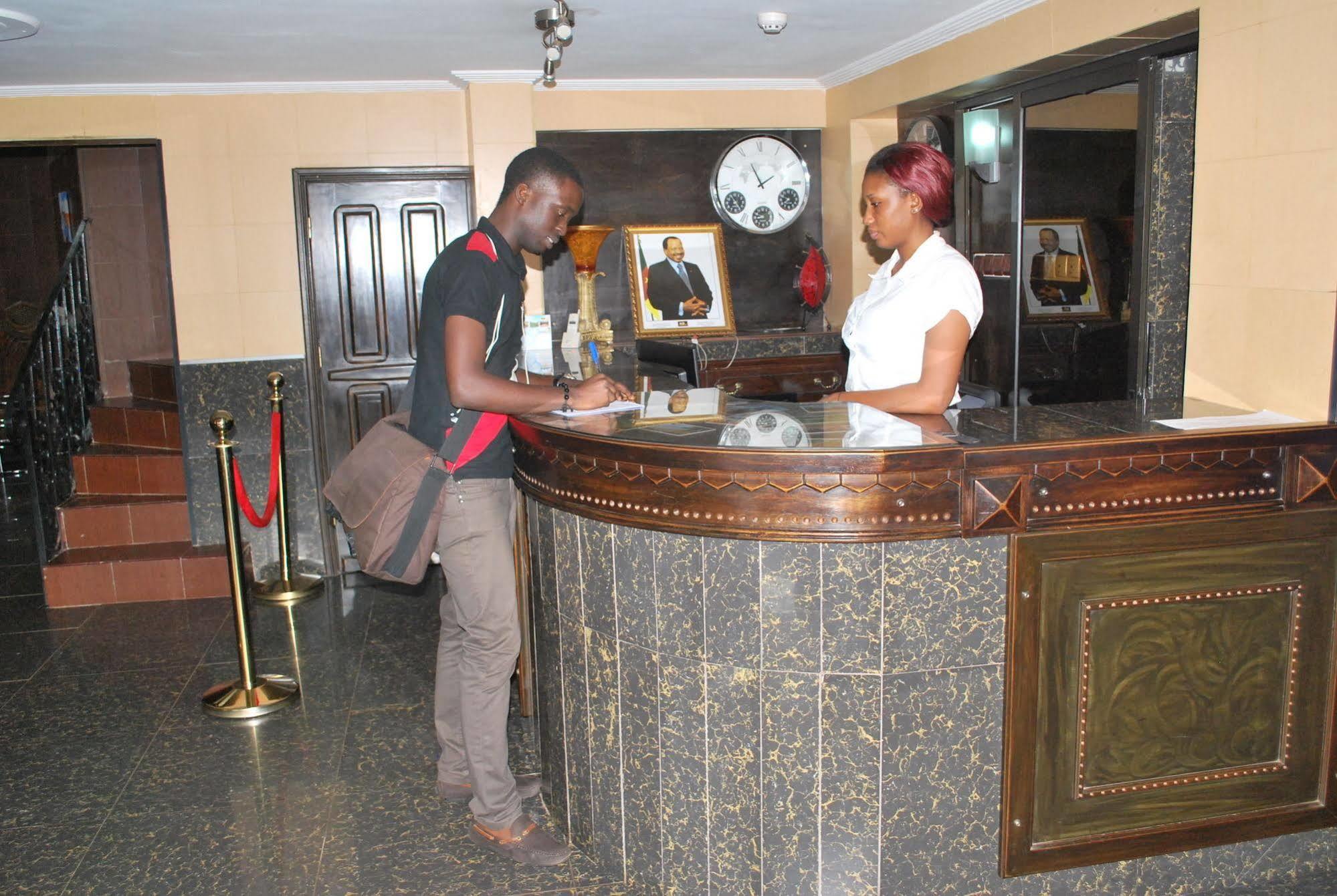 Hotel Yaahot Yaoundé Zewnętrze zdjęcie